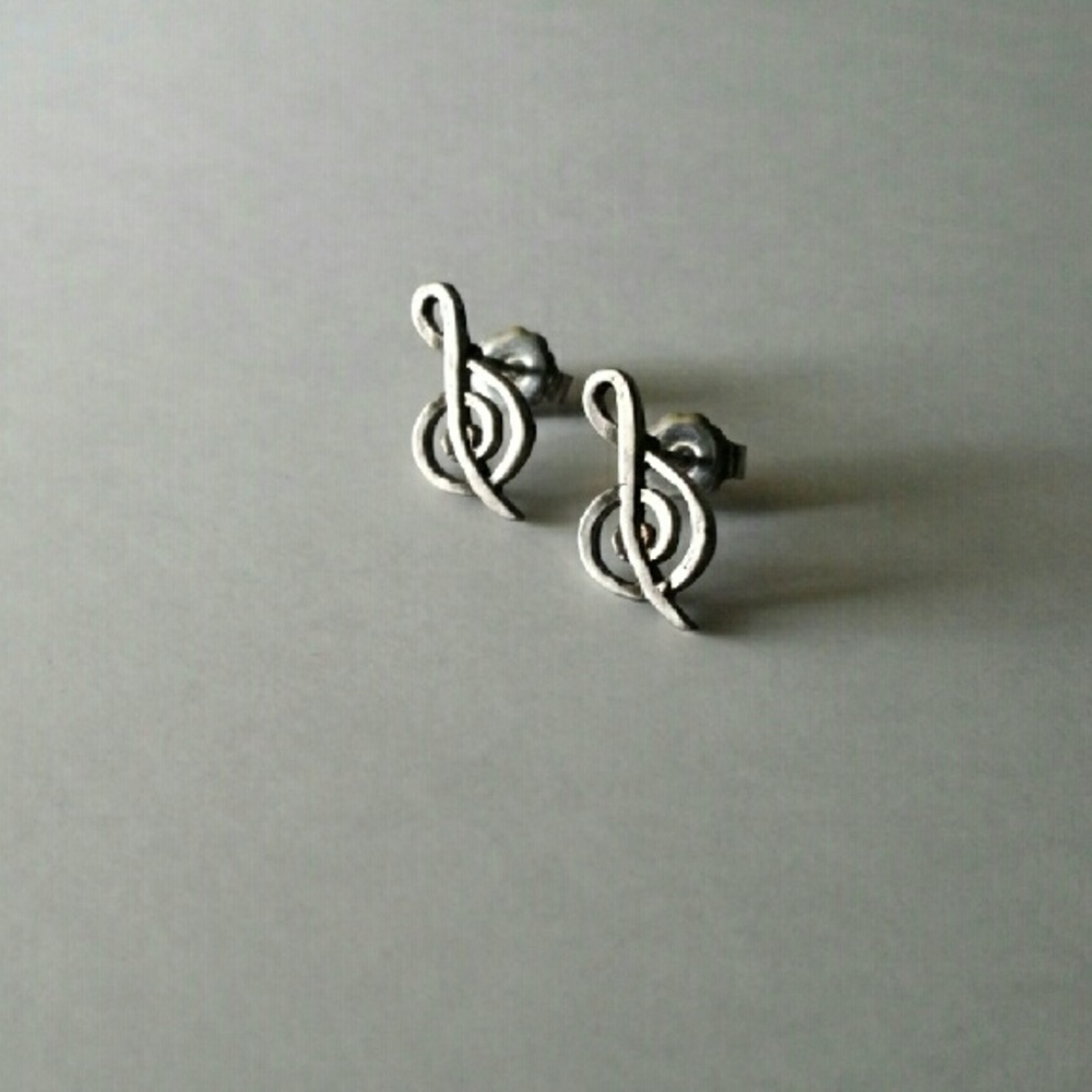 || vintage || Sterling Silver Treble Clef Studs